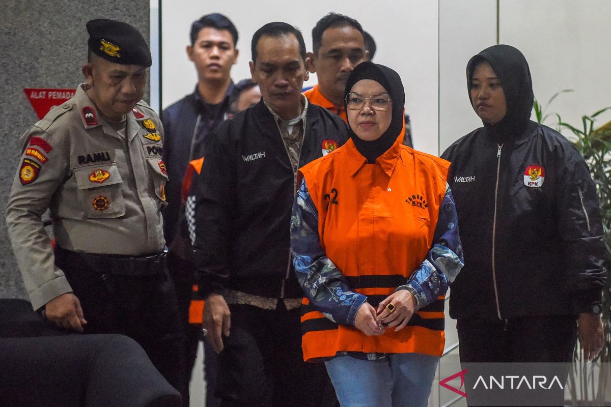 KPK tahan Bupati Sukoharjo