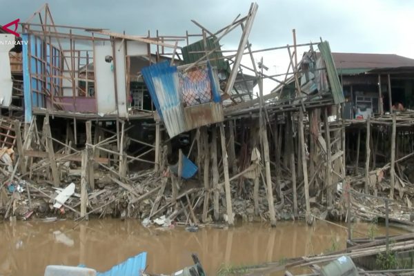 SANS_JEMBATAN-PUTUS-DAN-PERMUKIMAN-WARGA-TERDAMPAK-ABRASI-SUNGAI-KAHAYAN