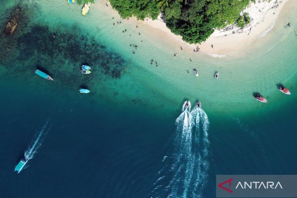 Wisata-pulau-pulau-kecil-di-Pesisir-Selatan-040726-Ief-4A