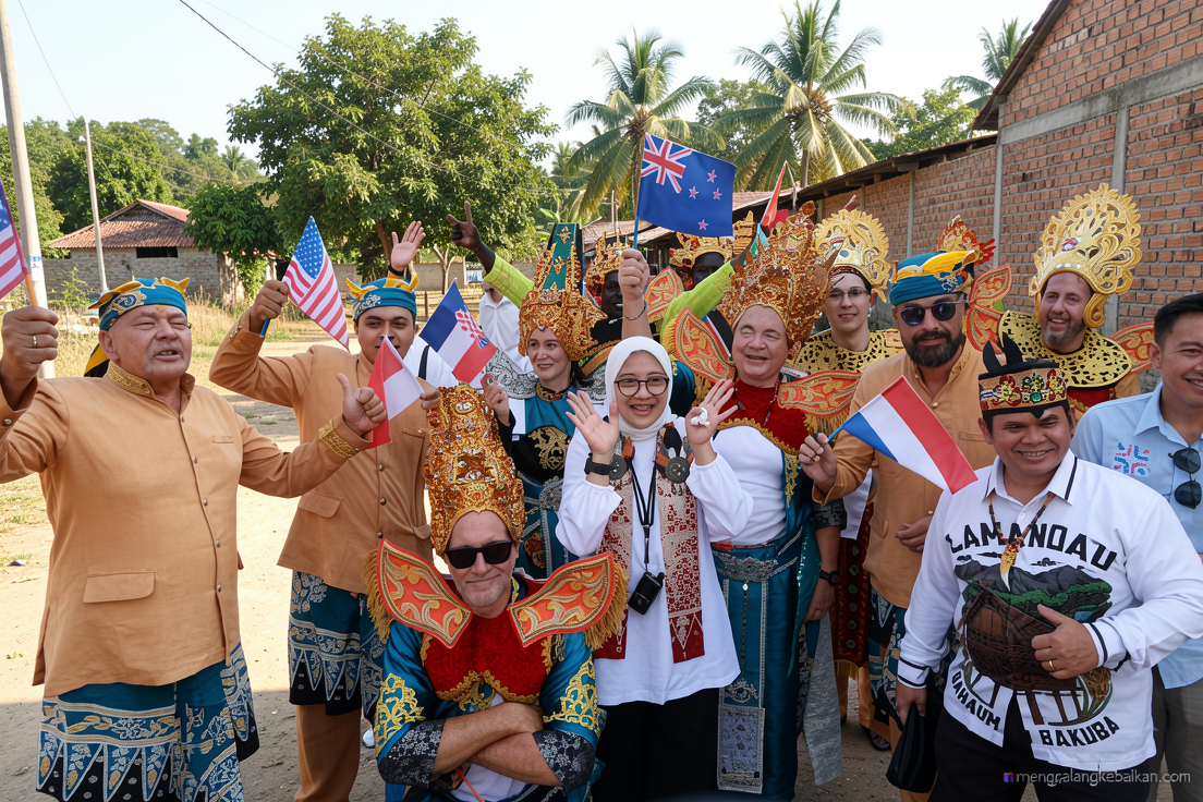 Wisatawan mancanegara ambil bagian gelaran Banyuwangi Ethno Carnival