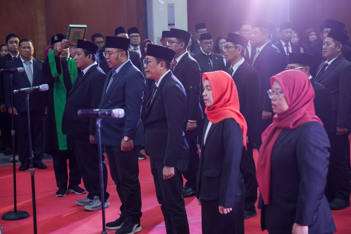 Menggeser kursi menata amanah