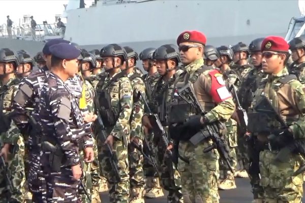 PASUKAN-MATRA-LAUT-BERTOLAK-KE-DABO-SINGKEP-UNTUK-GELAR-LATOPSFIB