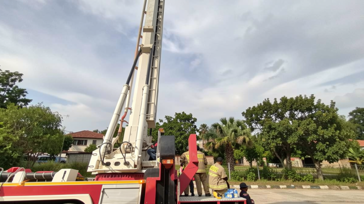 Tiga unit “bronto skylift” dikerahkan untuk padamkan api di Abdul Muis