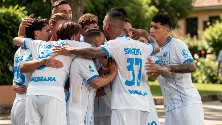 Napoli awali kompetisi dengan tundukkan Genoa 2-0