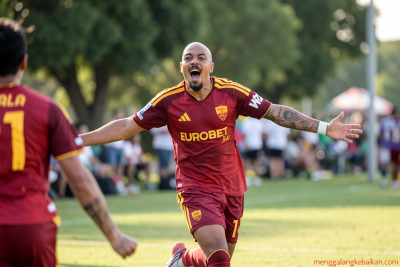 Donyell Malen pimpin Roma bantai Fiorentina 4-0