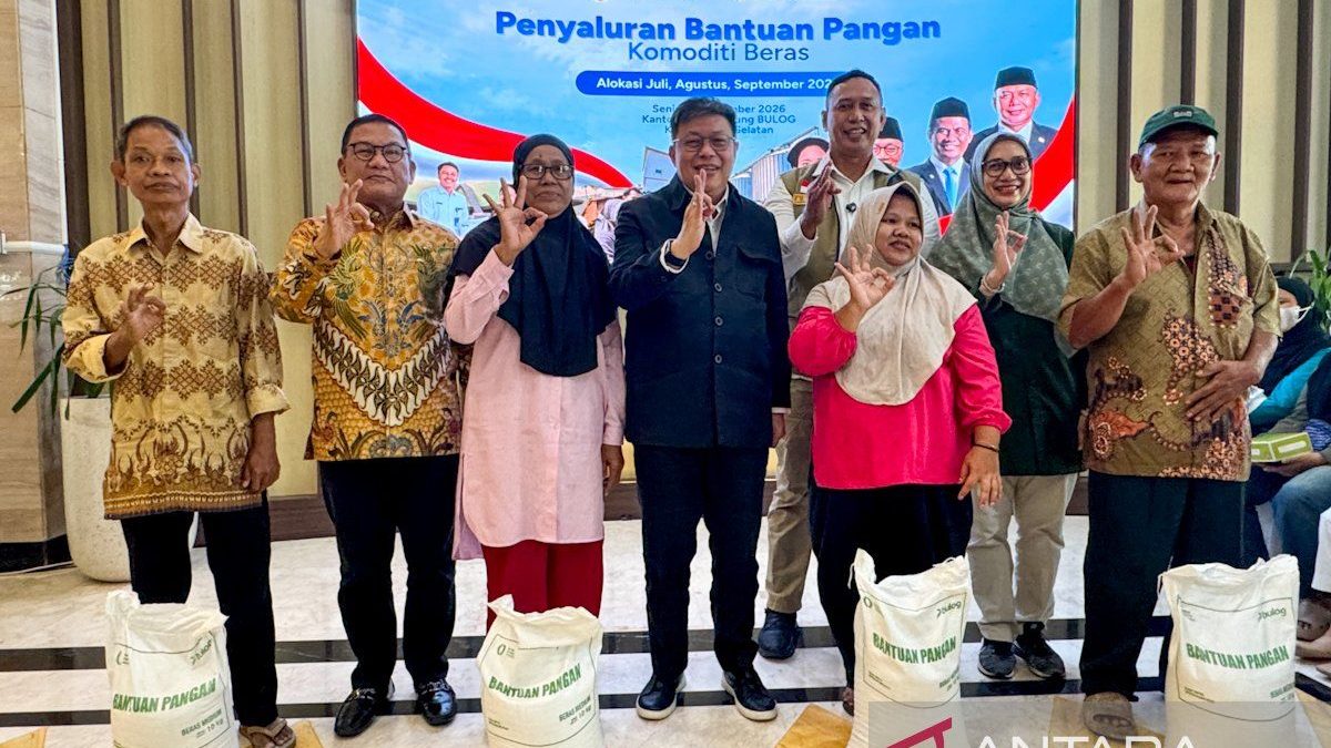 Dirut Bulog bersama Komisi IV DPR serahkan bantuan beras ke PBP