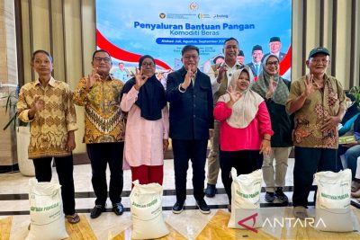 Dirut Bulog bersama Komisi IV DPR serahkan bantuan beras ke PBP
