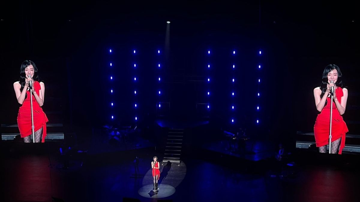Tiffany Young sapa penggemar di Jakarta dalam konser Edge of Calm Tour