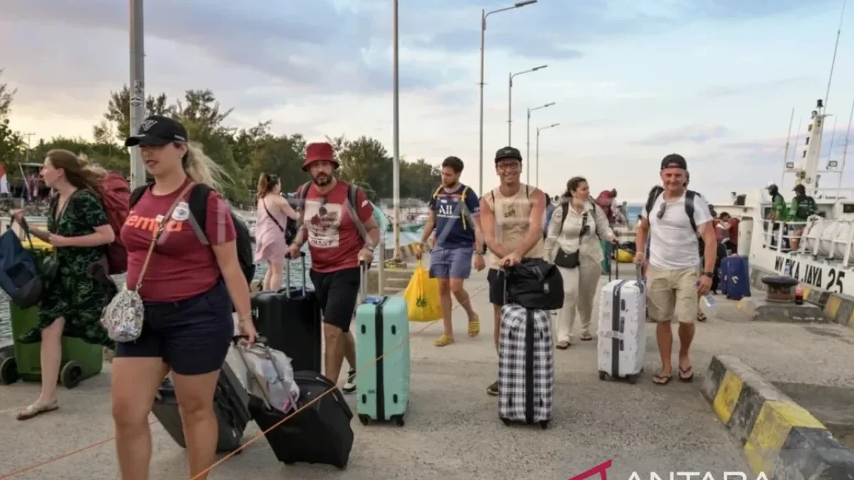Ratusan wisatawan tinggalkan Gili Trawangan dampak pasokan air bersih