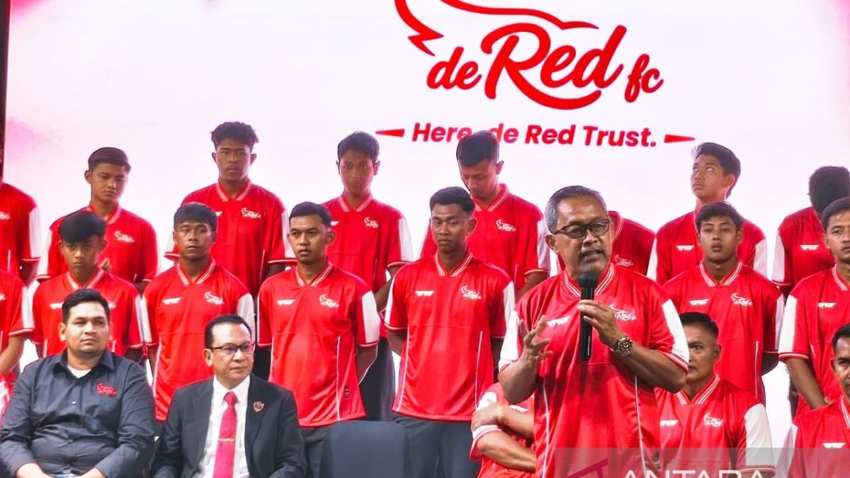 Pelatih targetkan prestasi dan pembinaan pemain muda De Red FC
